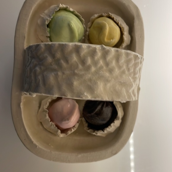 Adorable hand made ceramic candy dish - Picture 2 of 3